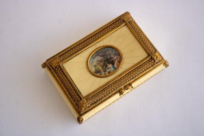 Sieradendoos - met miniatuur - Messing, celluloïde, Glas,, Antiek en Kunst, Curiosa en Brocante
