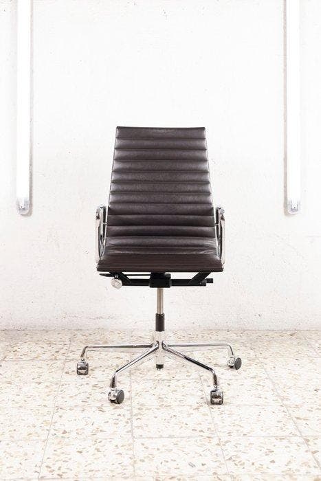 Vitra - Charles & Ray Eames - Chaise de bureau - Chaise en, Antiquités & Art, Antiquités | Meubles | Chaises & Canapés