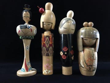 Lot de 4 poupées kokeshi japonaises, vintage et diverses,