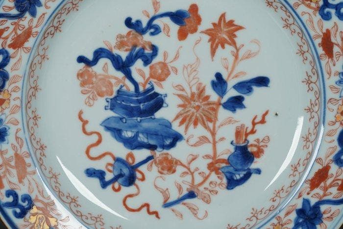Kangxi (1662-1722) - Bord - Blossoming Peonies in a Censer,, Antiquités & Art, Antiquités | Autres Antiquités