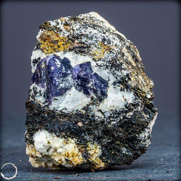 Natuurlijke saffier – Ruwe kristallen op matrix - 417,80 ct-