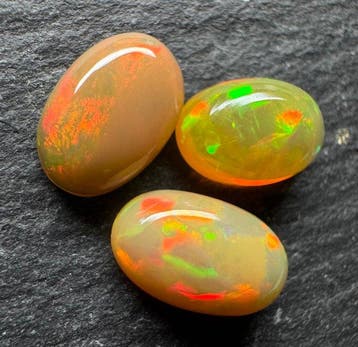 Opaal Cabochons- 1.07 g - (3)