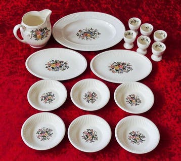 Wedgwood - Service de table pour 6 (16) - CANWAY - Faïence