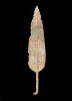 Âge du bronze Bronze Pointe de lance avec tang en queue de