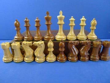 Magnifique jeu déchecs plombé et feutré type Staunton avec