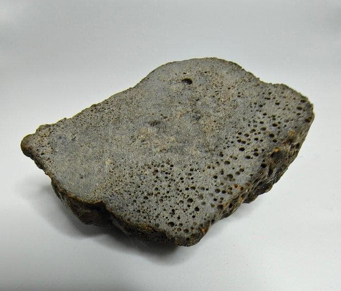 Bubbly Jikharra 001, achondriet HED eucriet. Super, Verzamelen, Mineralen en Fossielen