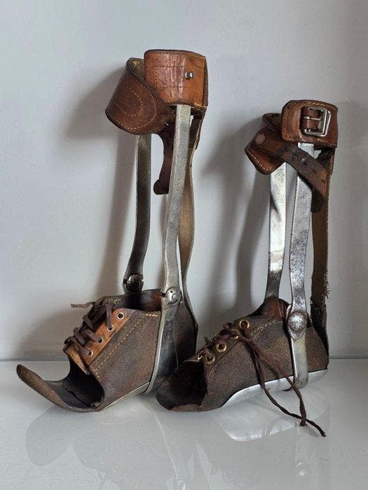 Dwa zabytkowe aparaty ortopedyczne z przeomu XIX/XX wieku –, Antiek en Kunst, Curiosa en Brocante