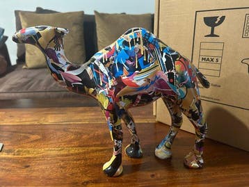 Camel - Beeldje, 100 ans de créativité - 27 cm - Hars