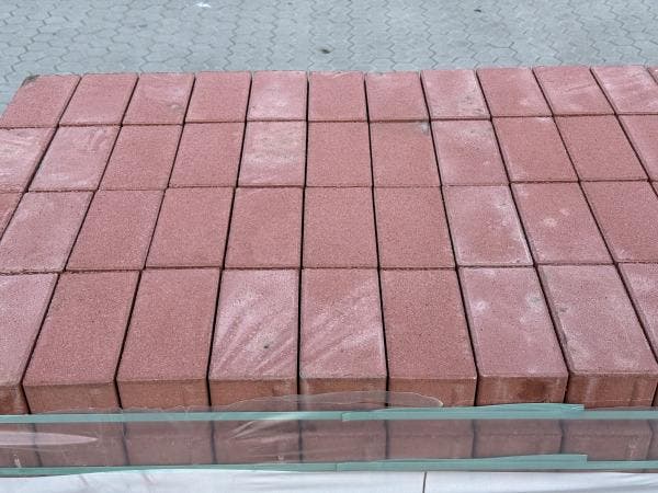 Veiling - 20 M2 Beton Keiformaat Rood Met Facet 21x10x8 Cm, Tuin en Terras, Tegels en Klinkers