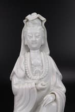 Dehua Blanc de Chine figure of Guanyin - Porselein - China -, Antiek en Kunst
