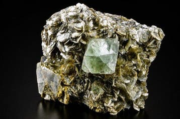 TOP groene fluoriet enkelkristal met mica-combinatie -