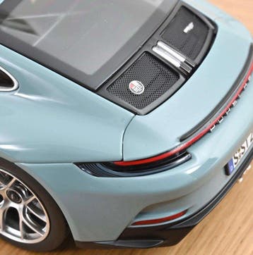 Norev 1:18 - Modelauto - Porsche 911 S/T 2023 Bleu Meissen, Nieuw