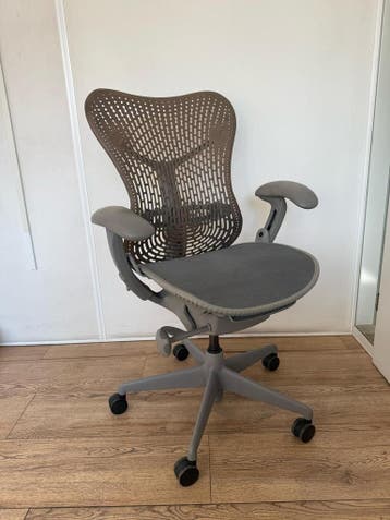 Refurbished Herman Miller Mirra Brown, Bruin, Verzenden, Zo goed als nieuw, Bureaustoel