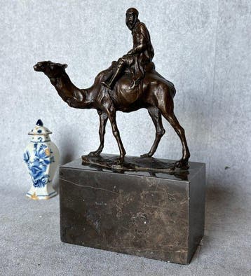 Beeld, Naar Carvin: Rijder op kameel - 21.5 cm - Brons,