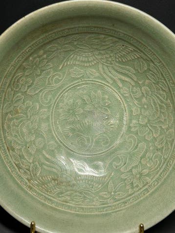 Een fijne antieke Koreaanse kom met celadon-glasur, Lotus &