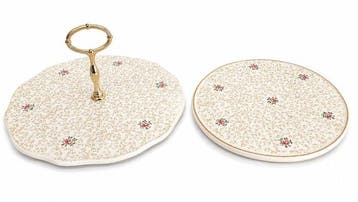 Ensemble de deux plats en faïence fine signés Deggin Jongert