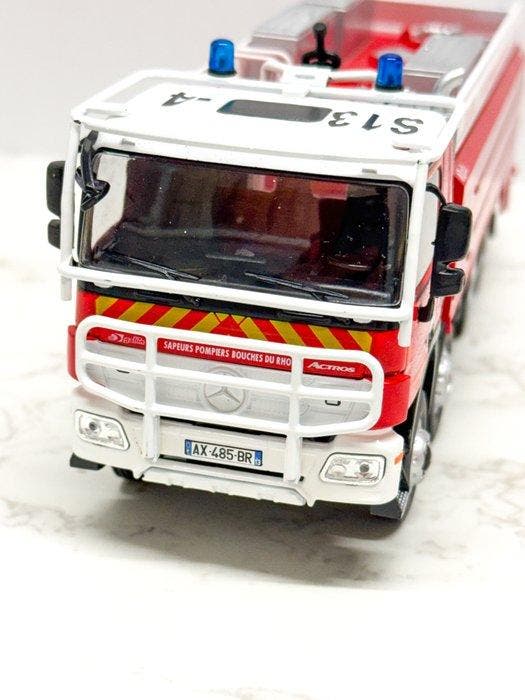 Hachette, Altaya 1:43 - Modelauto - Mercedes Actros Fire, Hobby en Vrije tijd, Modelauto's | 1:5 tot 1:12