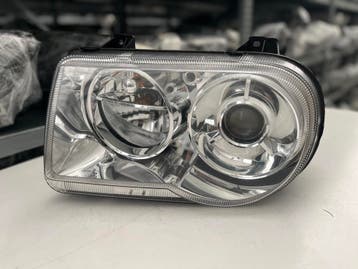 CHRYSLER 300C XENON KOPLAMP LINKS 04805761AJ, Autos : Pièces & Accessoires, Verzenden