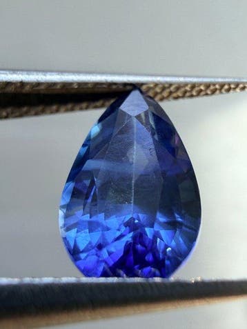 Bleu Saphir - 1.73 ct - International Gemological Institute