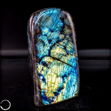 Labradorite naturelle en forme libre provenant de Madagascar