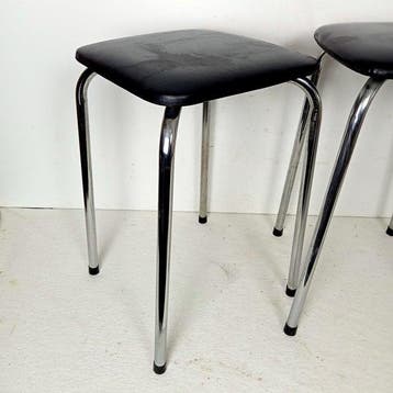 Kruk (2) - Twee vintage krukken - verchroomd staal met