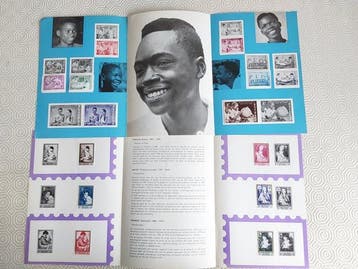 Belgique 1960/1998 - Une série de dépliants postaux avec, Timbres & Monnaies