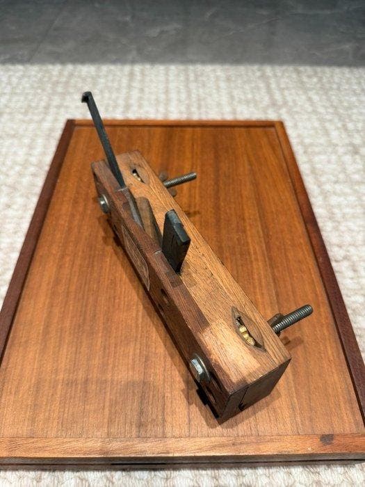 Log Cabin Workshop - Werkgereedschap Industrieel design -, Antiek en Kunst, Antiek | Wandborden en Tegels