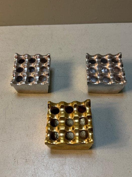 Asbak - Messing, Aluminium - Drie retro asbakjes, Antiek en Kunst, Kunst | Designobjecten