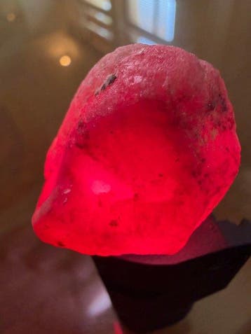 Robijn Pigeon Blood Ruby! 127 ct. Mozambique Grote