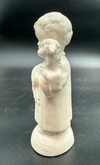Goebel - Beeldje - Kind Jezus met het lam, HJ 32 - Porselein