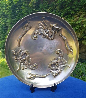 Vintage Tibetaanse “Gelukkige Dieren” geembosseerde plaat –