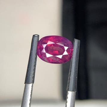 1 pcs Rood Robijn - 2.07 ct - Gemological Institute of, Nieuw