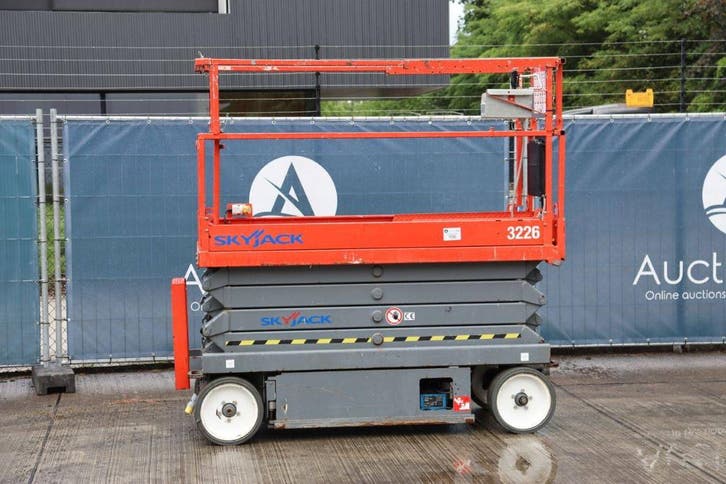 Veiling: Schaarlift Skyjack SJ3226 Elektrisch 9.9m 2014, Articles professionnels, Machines & Construction | Ascenseurs, Échafaudages & Échelles