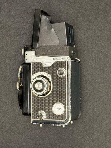 Yashica Mat-124 TLR – 120 Film / 6×6 – Yashinon 80mm f/3.5