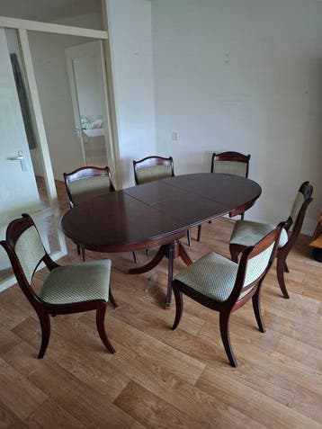 Heldense - Eettafel - Hout - Inclusief 6 stoelen