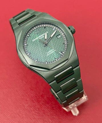 Girard-Perregaux - Laureato 38 Aston Martin limited edition, Bijoux, Sacs & Beauté, Montres | Hommes