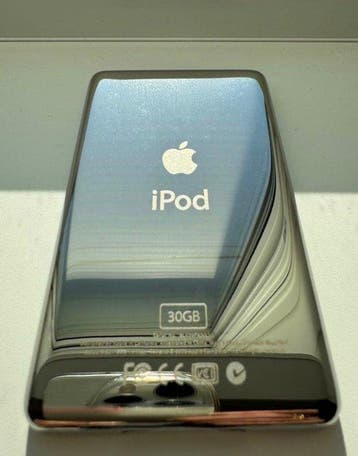 Apple - iPod Classic 5th Generation – 30GB – Transparent