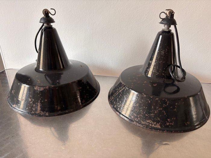 Coppia Lampade Industriali Smaltate “Cappello di Strega” – Ø, Antiek en Kunst, Antiek | Wandborden en Tegels