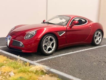 Welly 1:18 - Modelauto - Alfa Romeo 8C Competizione, Nieuw