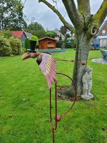 Statue, Wind Moving Raven with Hat - 130 cm - Métal - 2026