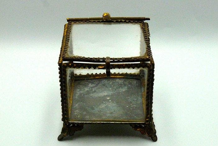 Art Nouveau Glass - Metal Jewelry Box with opening lid 1900, Antiek en Kunst, Kunst | Designobjecten