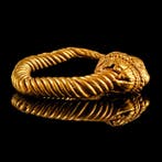 Hellenistic Gouden gedraaide oorbel met leeuwenkop (Zonder