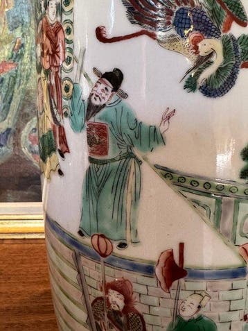 Chinees Famille Verte Wucai rouleau vase (bangchuiping), 19e
