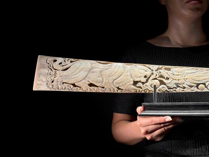 PAS DE PRIX DE RÉSERVE - Grosse défense patinée despadon, Antiquités & Art, Art | Objets design