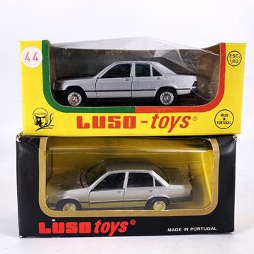 Luso Toys 1:43 - Modelauto (2) - 2 Vintage Classic Cars