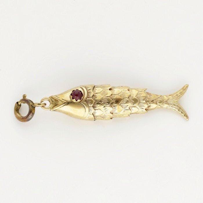 Hanger - 18 karaat Geel goud - Robijn - Vis, Handtassen en Accessoires, Antieke sieraden