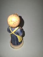 Goebel, M.I. Hummel - Beeldje - Meisje met schop - TMK7 -