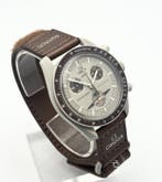 Omega x Swatch - MoonSwatch - Mission to Saturn - Sans prix, Nieuw