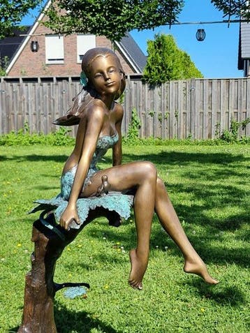 Beeld, XL: Bronze Girl with Bird - 109 cm - Brons