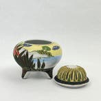 Wierookbrander - Kutani (Koro) - ladies in a garden setting